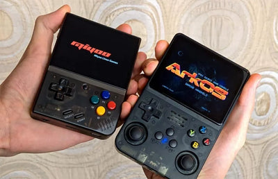 Side-by-side comparison of the D-Pad-only Miyoo Mini Plus handheld and the dual-analog 2Bluebox R36S console